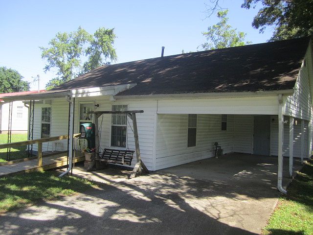 1st image of 403 Clarissa St