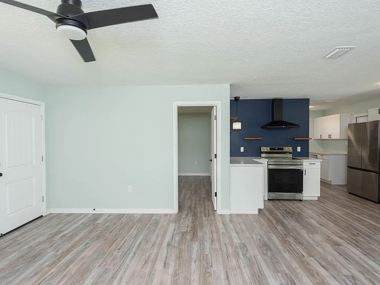 347 S Lakeside Dr — Photo 31