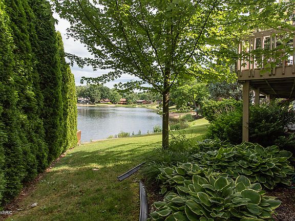3rd image of 1160 E Lakeside Dr