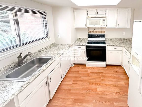 3rd image of 20104 Larkspur Ct