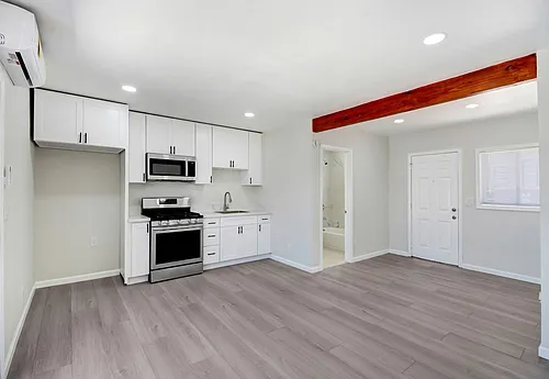 Foothill Villa Photo 1