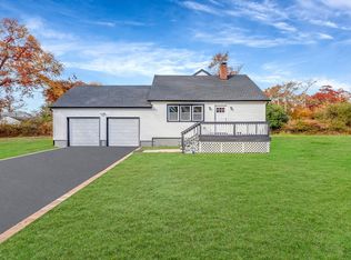 88 Jefferson Dr, Mastic Beach, NY 11951