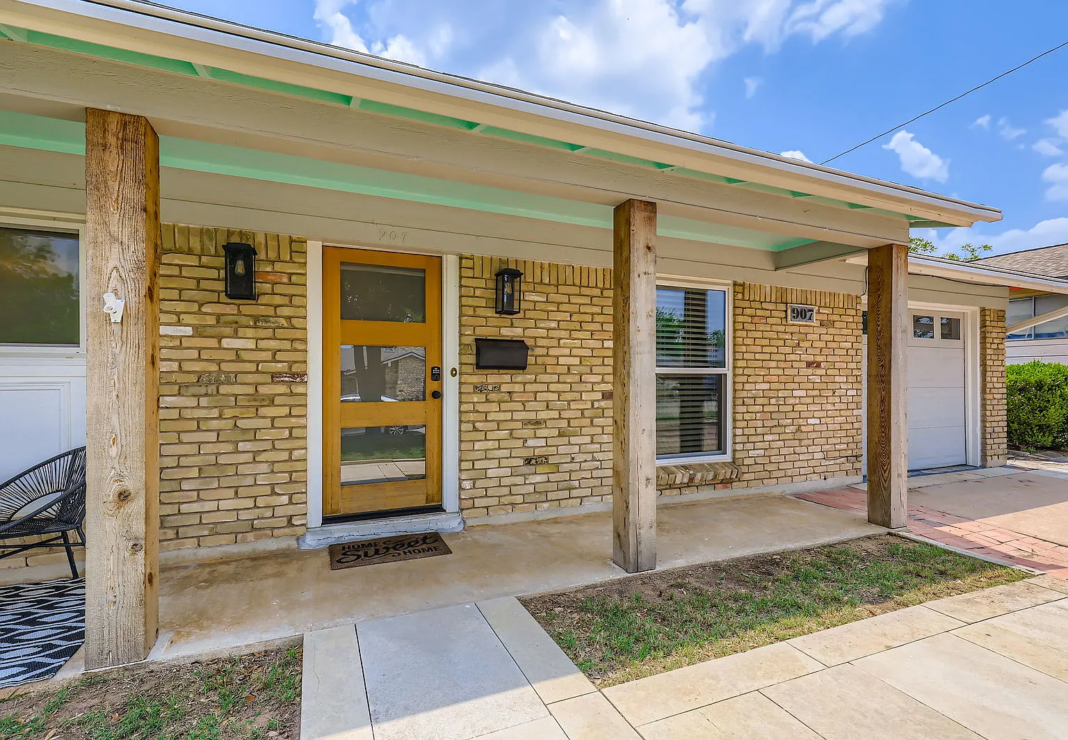 3 bed, 1710 sqft, $2,850 — Photo 2