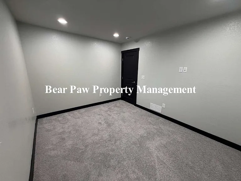 4886 Silver Spruce Ln — Photo 4
