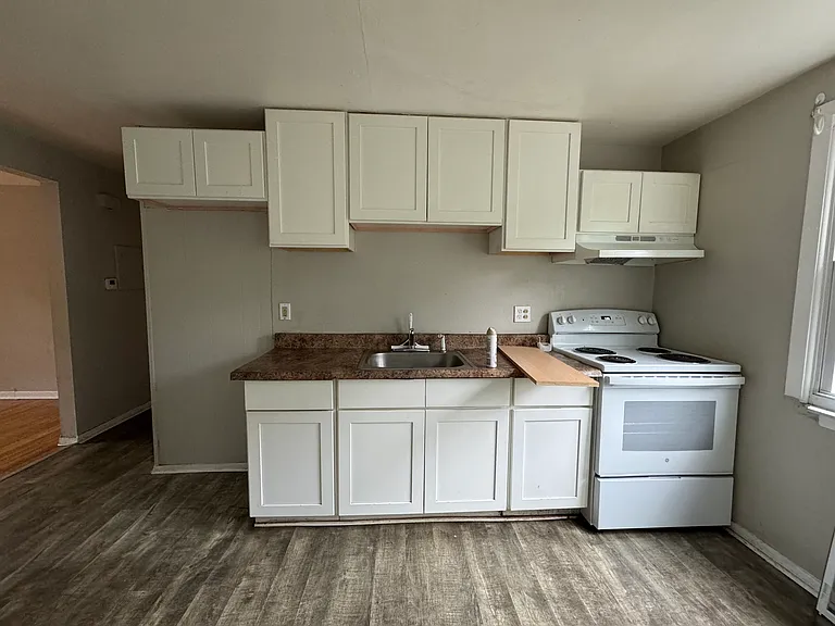 960 1st Ave #E — Photo 6