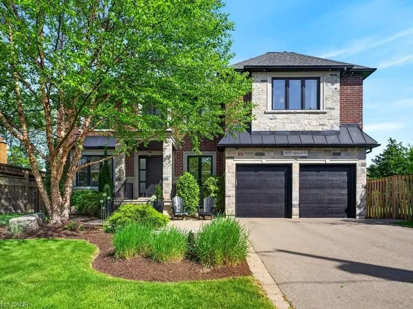 2470 Applewood Dr, Oakville, ON L6L 1V9