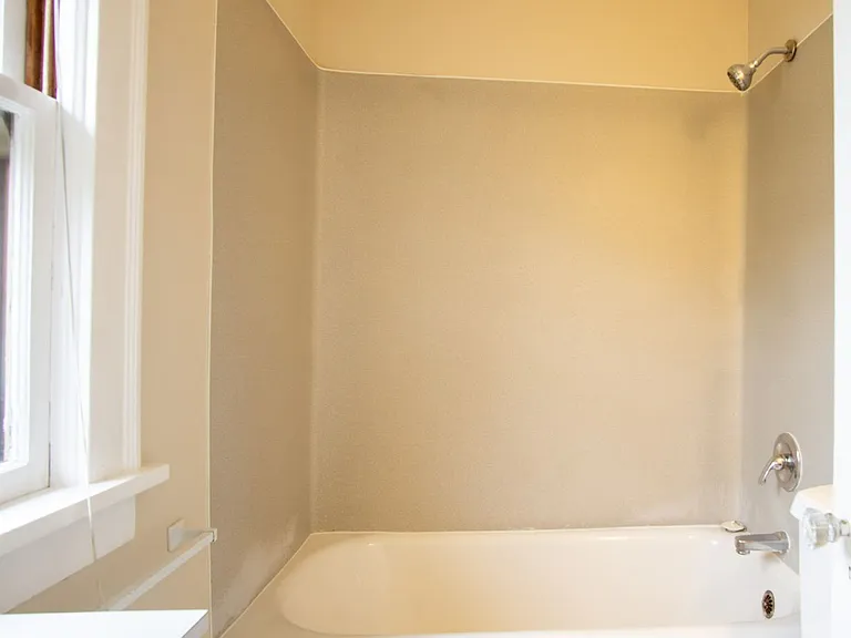 Adorable 1 Bedroom Flat by Laurelhurst Park + SE Belmont! — Photo 11