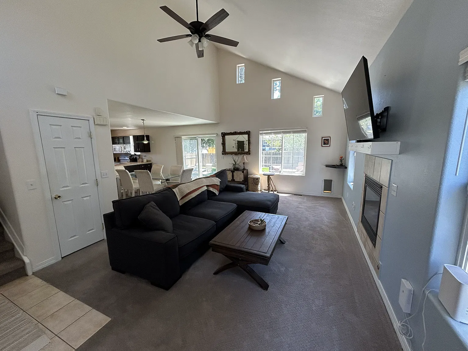 3 bed, 2.5 bath, 2499 sqft, $3,550 — Photo 4
