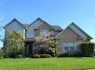 36684 N Pointe Dr, New Baltimore, MI