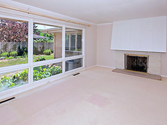 4th image of 2815 Thayer Dr