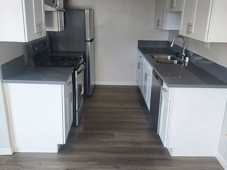12313 Chandler Blvd — Photo 13