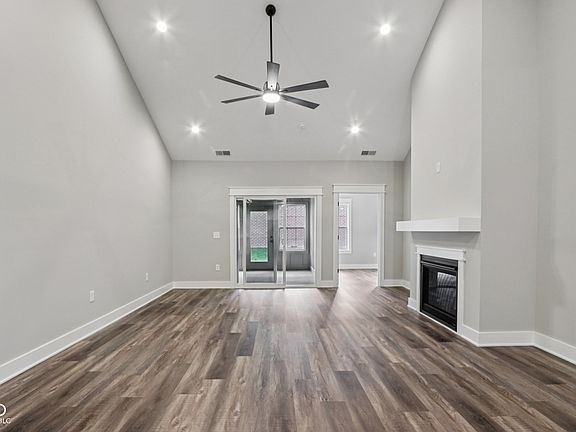 3rd image of 2843 Grandview Ln