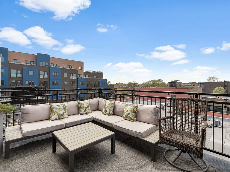 2410 W Bloomingdale Ave #4D — Photo 7