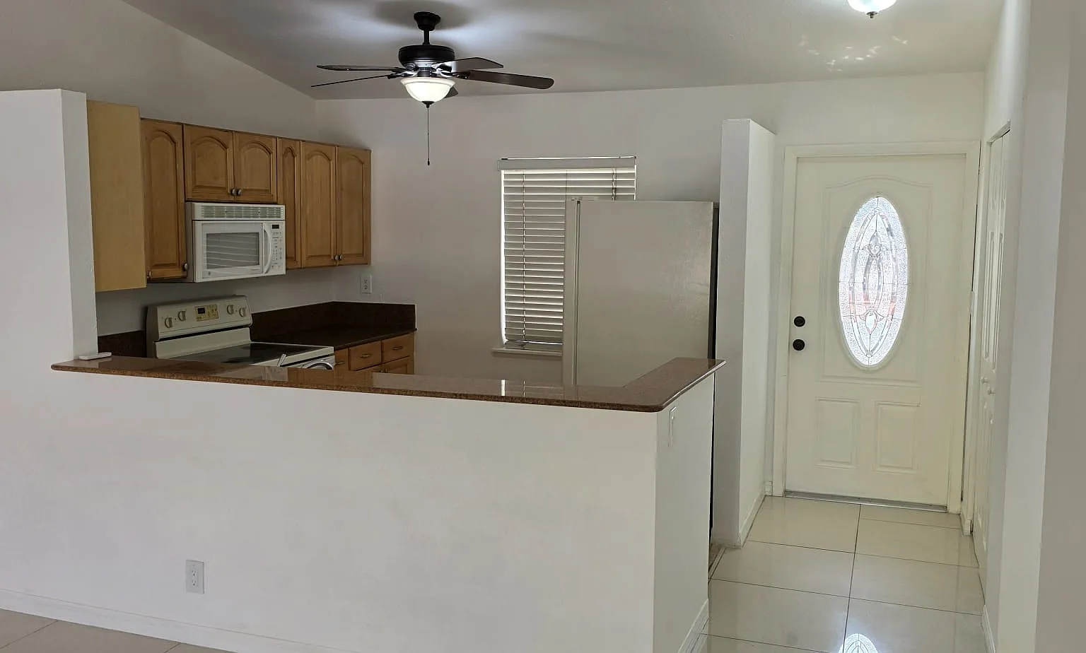 2 bed, 908 sqft, $2,400 — Photo 2