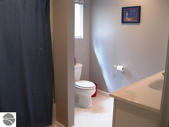 4th image of 4391 W Circle Dr NE