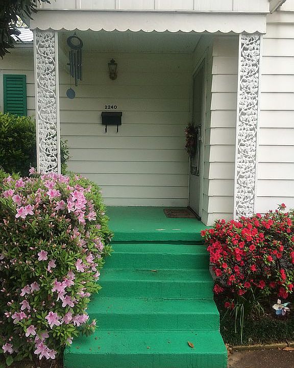 2240 College Street. 2/2. 