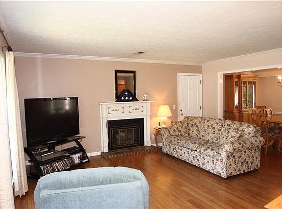 3rd image of 300 Sussex Ct