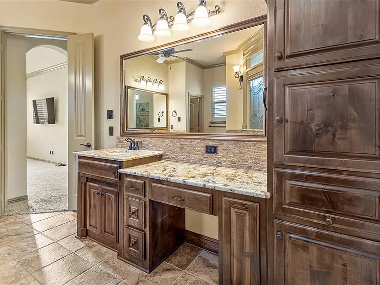 1317 Bluff Springs Dr — Photo 18
