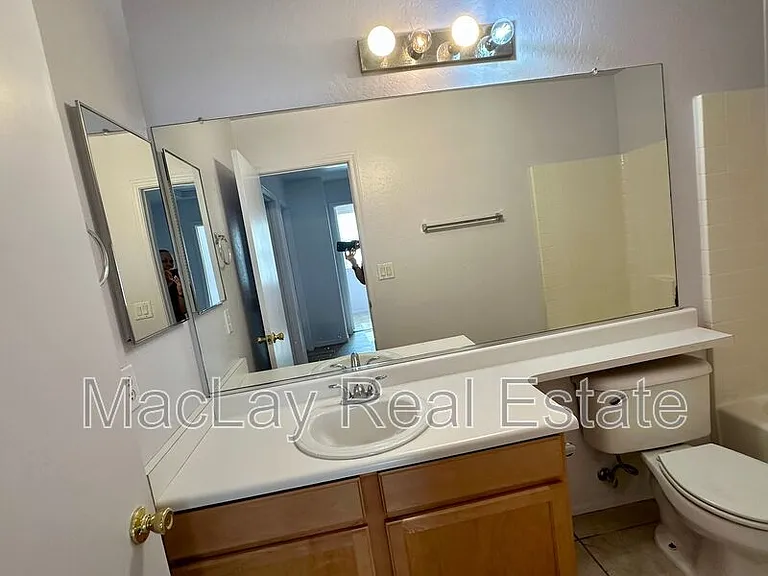 5216 W Albeniz Pl — Photo 7