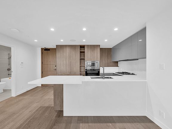 5th image of 6833 Pearson Way #404