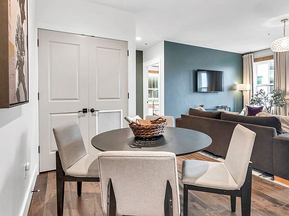 5th image of 612 21st Ave N APT 313
