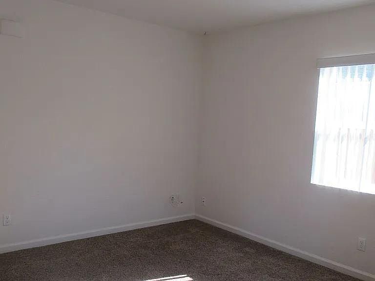 2nd image of 3044 S Sacramento St