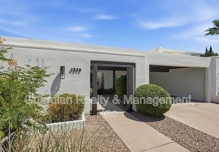 7238 E Joshua Tree Ln — Photo 2