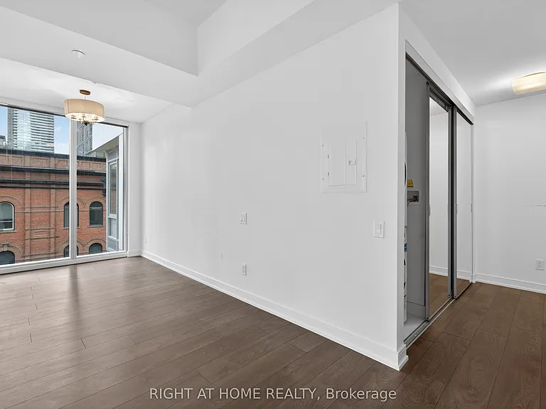 3 Gloucester St #512 — Photo 6