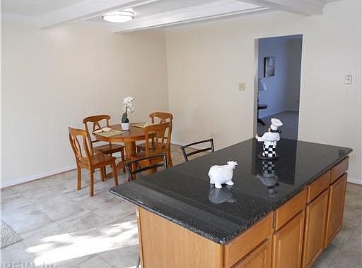 4th image of 402 Indian Summer Ln
