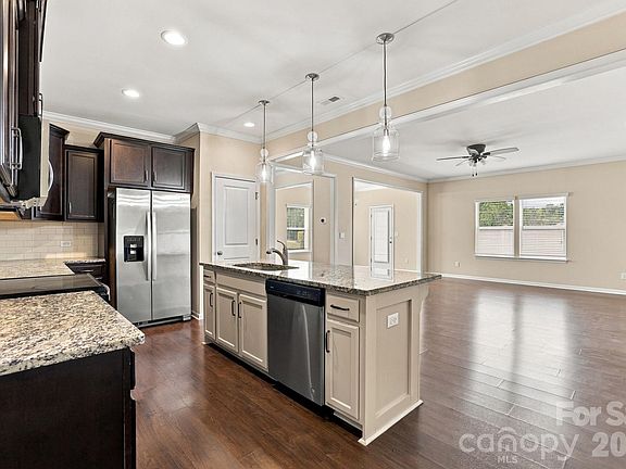 3rd image of 447 Tayberry Ln