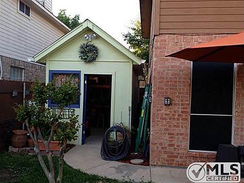 5th image of 2727 Water Oak Dr
