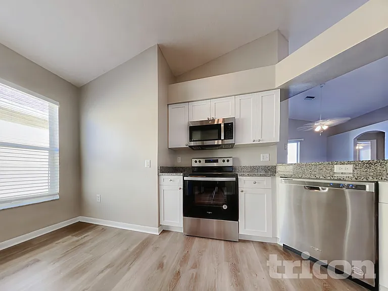 10041 Creek Bluff Dr — Photo 5