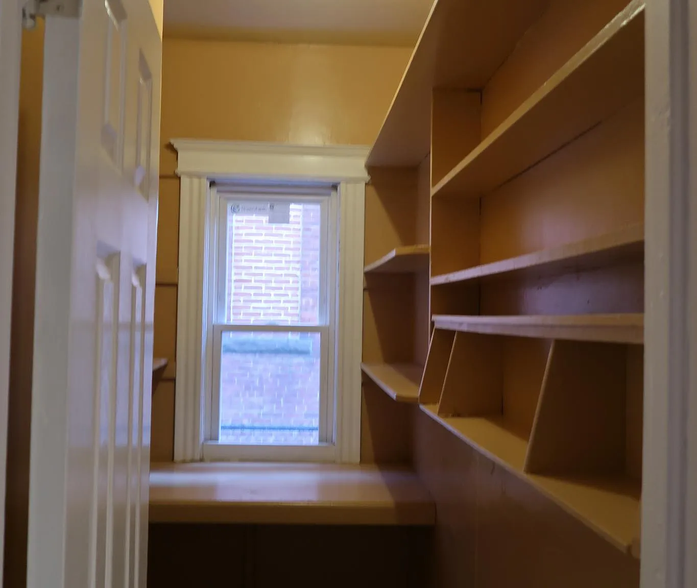 21 Edgewood St — Photo 4