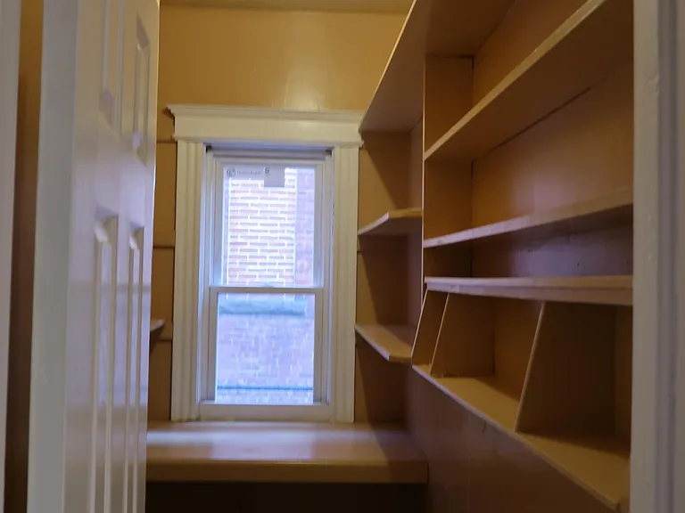 21 Edgewood St #1S — Photo 6