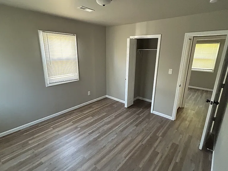 1336 E 51st Pl — Photo 12