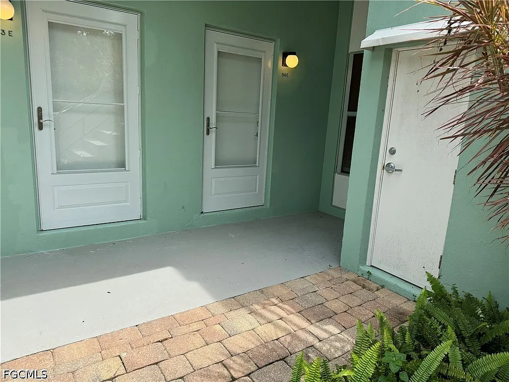 2 bed, 2.0 bath, 875 sqft, $1,799 — Photo 2