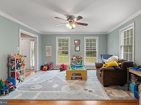 5th image of 1110 Somerset Ln