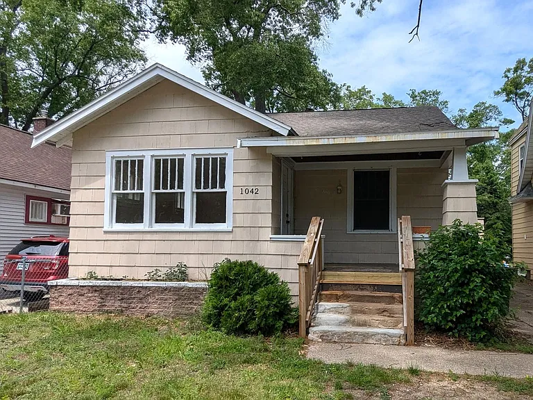 1042 Ada Ave — Photo 1