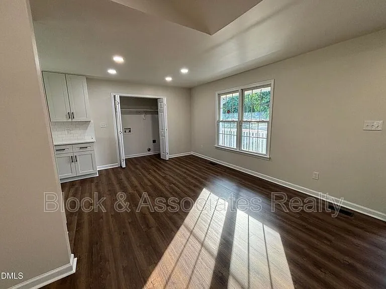 170 Devin Dr — Photo 23