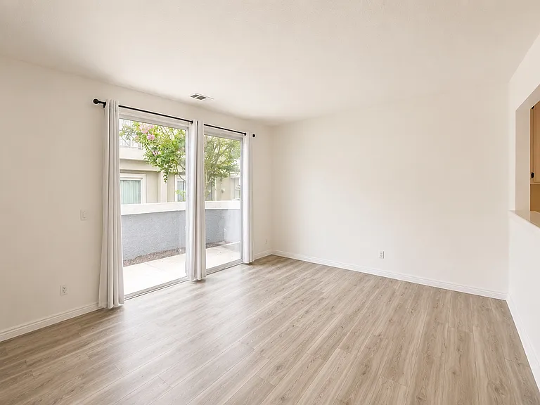 2260 Indigo Hills Dr #4 — Photo 2