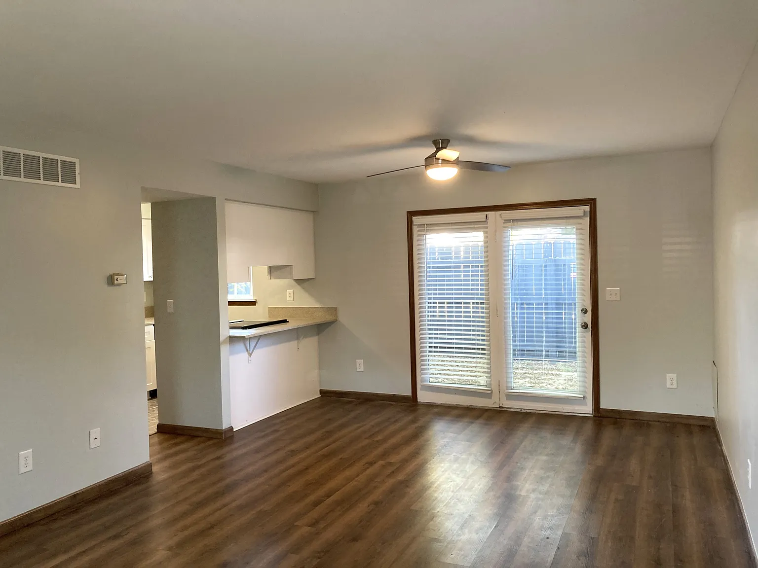 2 bed, 2.5 bath, 1200 sqft, $1,600 — Photo 3