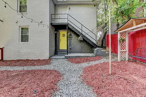 175 Burbank Dr NW #B Photo 1