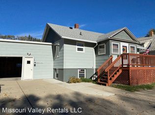 208 4th St NW, Mandan, ND 58554
