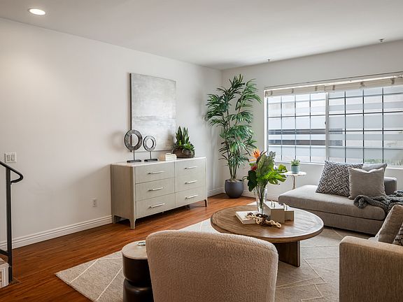 4th image of 109 S Saint Andrews Pl APT 5