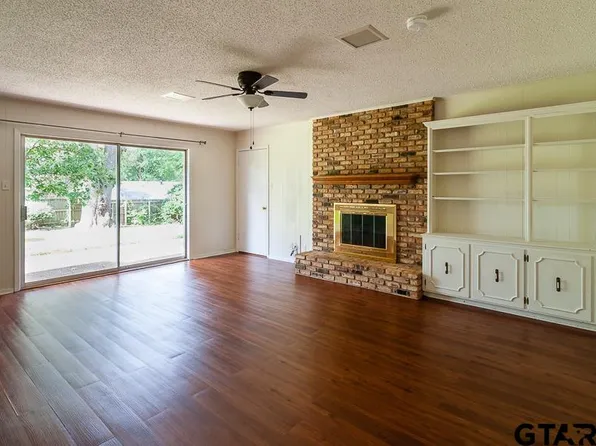 700 Spring Creek Dr, Tyler, TX 75703