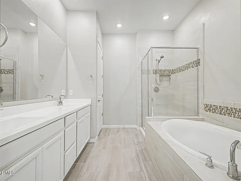 1871 N 141st Ave — Photo 15