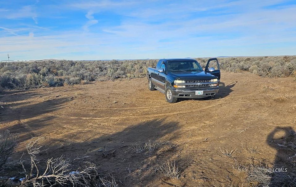 2nd image of Fossil Lake Rd