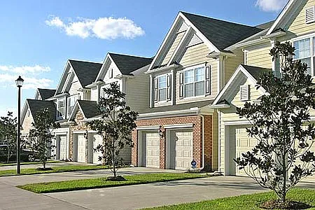 3 bed, 2.5 bath, 1700 sqft, $2,200 — Photo 2