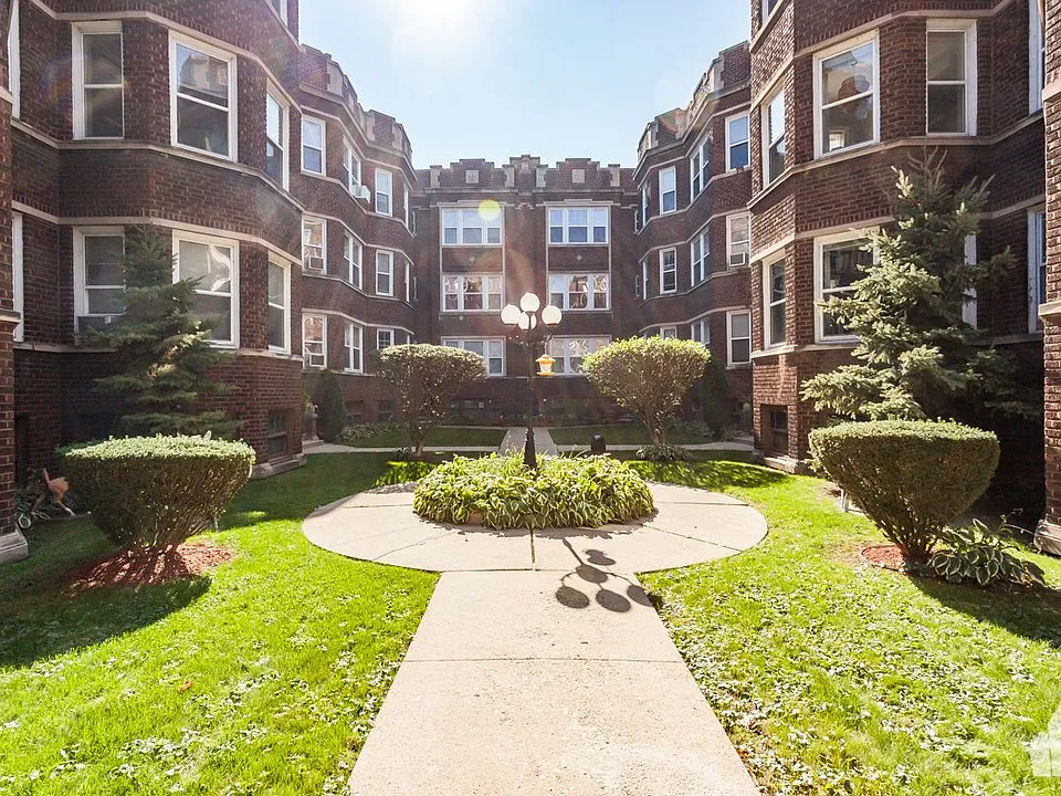 827 W Cornelia Ave #3N
