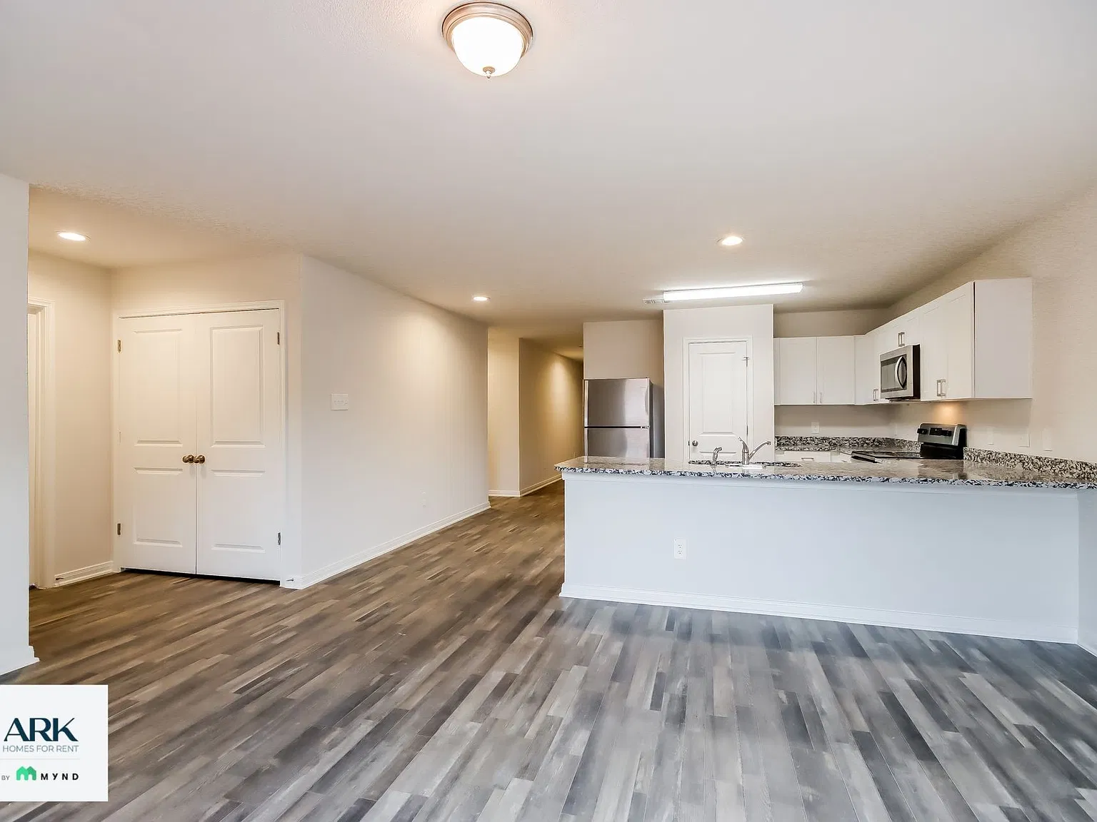4 bed, 2.0 bath, 1400 sqft, $1,520 — Photo 4